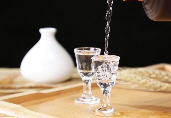 四川为什么好水出好酒呢，川酒之精髓在于雪山水源加土壤和气候造就。